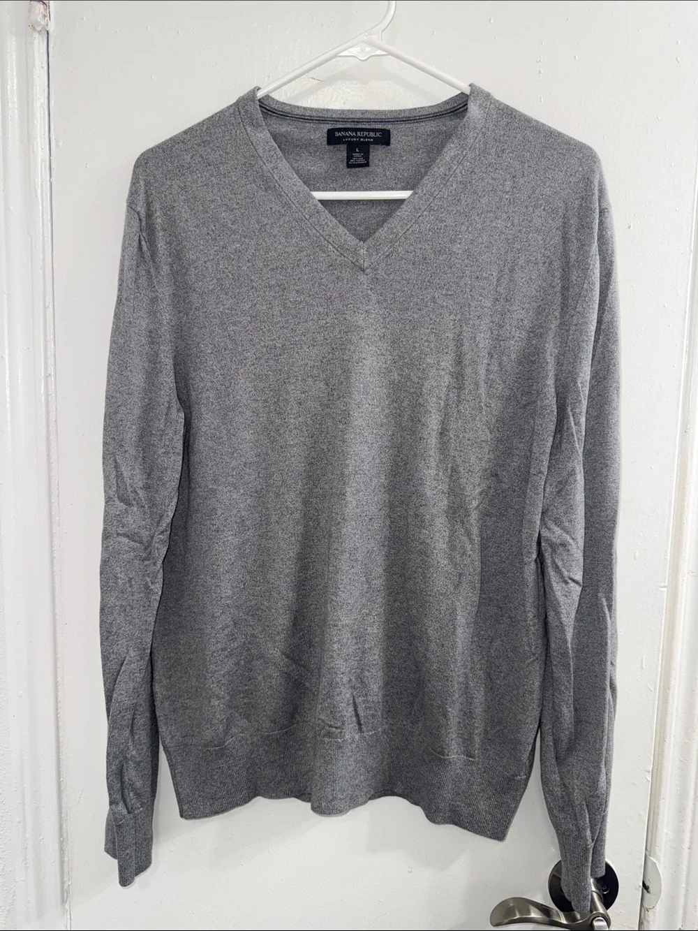 Banana Republic luxury blend v-neck pullover sweater in gray color size L